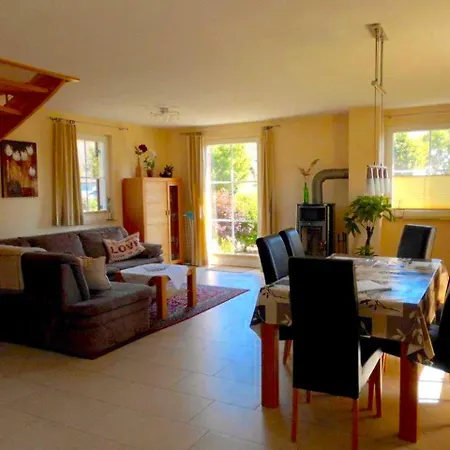 Holiday home Reetdachhaus Sonnenschein